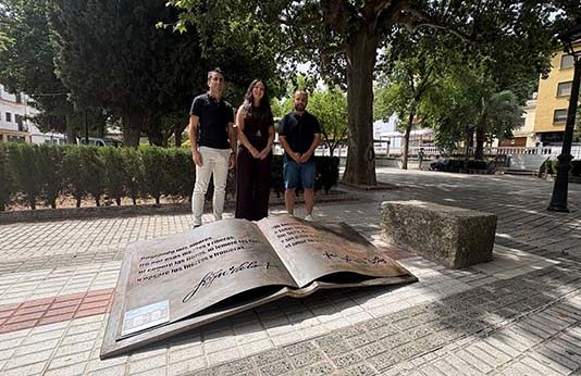 Beas de Segura estrena una escultura dedicada a la literatura mística que se incluye en la ruta “Memoria y paisaje de la sierra”