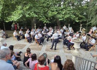 La Banda Municipal de Música llena de música la noche de Jabalcuz dentro del ciclo «La Municipal en tu barrio»