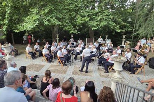 La Banda Municipal de Música llena de música la noche de Jabalcuz dentro del ciclo «La Municipal en tu barrio»