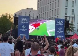 Más de 7.000 personas convierten el Hyundai Fan Park de Jaén en una auténtica fiesta del fútbol durante la semifinal entre España y Francia