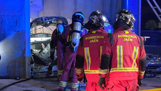 Incendio aparcamiento centro salud Bulevar