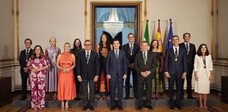 El mandato de Moreno a los nuevos consejeros: «Trabajemos de la mano de la sociedad andaluza»