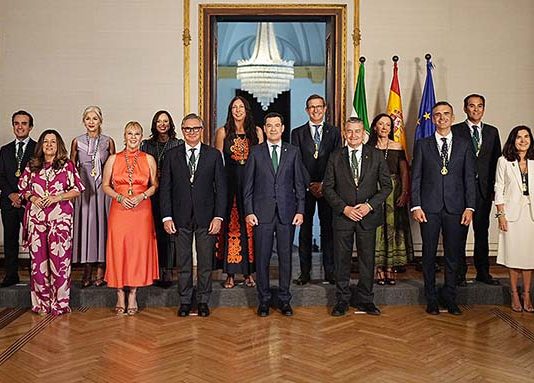 El mandato de Moreno a los nuevos consejeros: «Trabajemos de la mano de la sociedad andaluza»