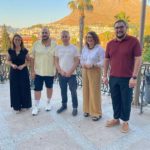 África Colomo asiste en Martos al preestreno de la obra ‘Cautivas por Cervantes’, en la que colabora la Diputación