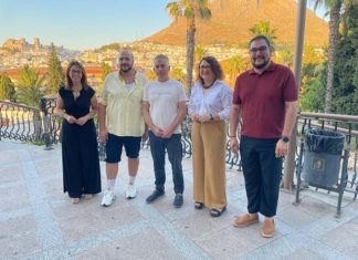 África Colomo asiste en Martos al preestreno de la obra ‘Cautivas por Cervantes’, en la que colabora la Diputación