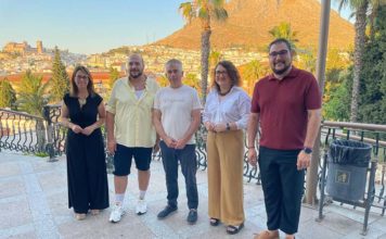 África Colomo asiste en Martos al preestreno de la obra ‘Cautivas por Cervantes’, en la que colabora la Diputación