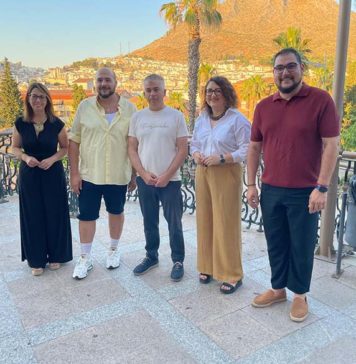 África Colomo asiste en Martos al preestreno de la obra ‘Cautivas por Cervantes’, en la que colabora la Diputación