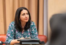 Para María Torres, «las políticas útiles de los gobiernos de Juanma Moreno están bajando el paro y creando empleo como nunca»