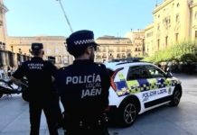 La Policía Local de Jaén detiene a un hombre por sustraer un teléfono móvil y una cartera del interior de un vehículo